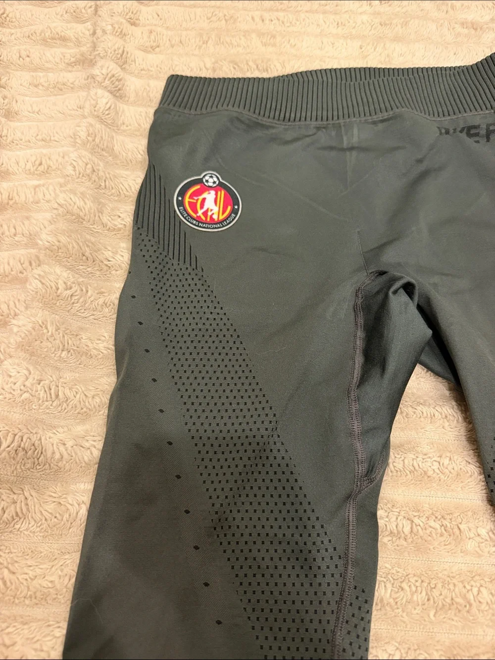 Nike Pro Women's dark grey cropped leggings